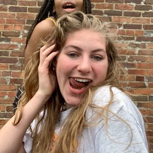 Meet your Posher, Emilie